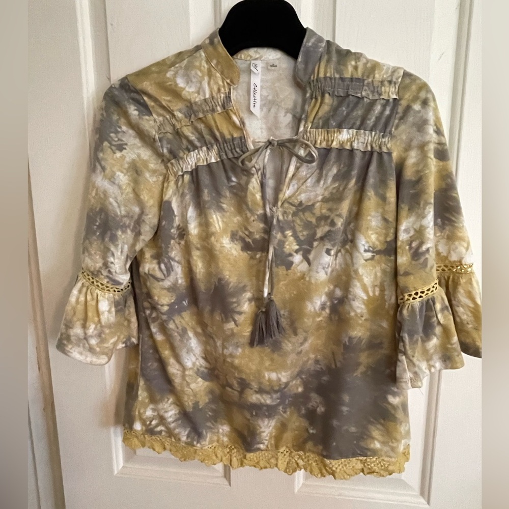 VTG NY Collection Boho Peasant 3/4” Sleeves Gray/Yellow V-Neck With Tie Lace